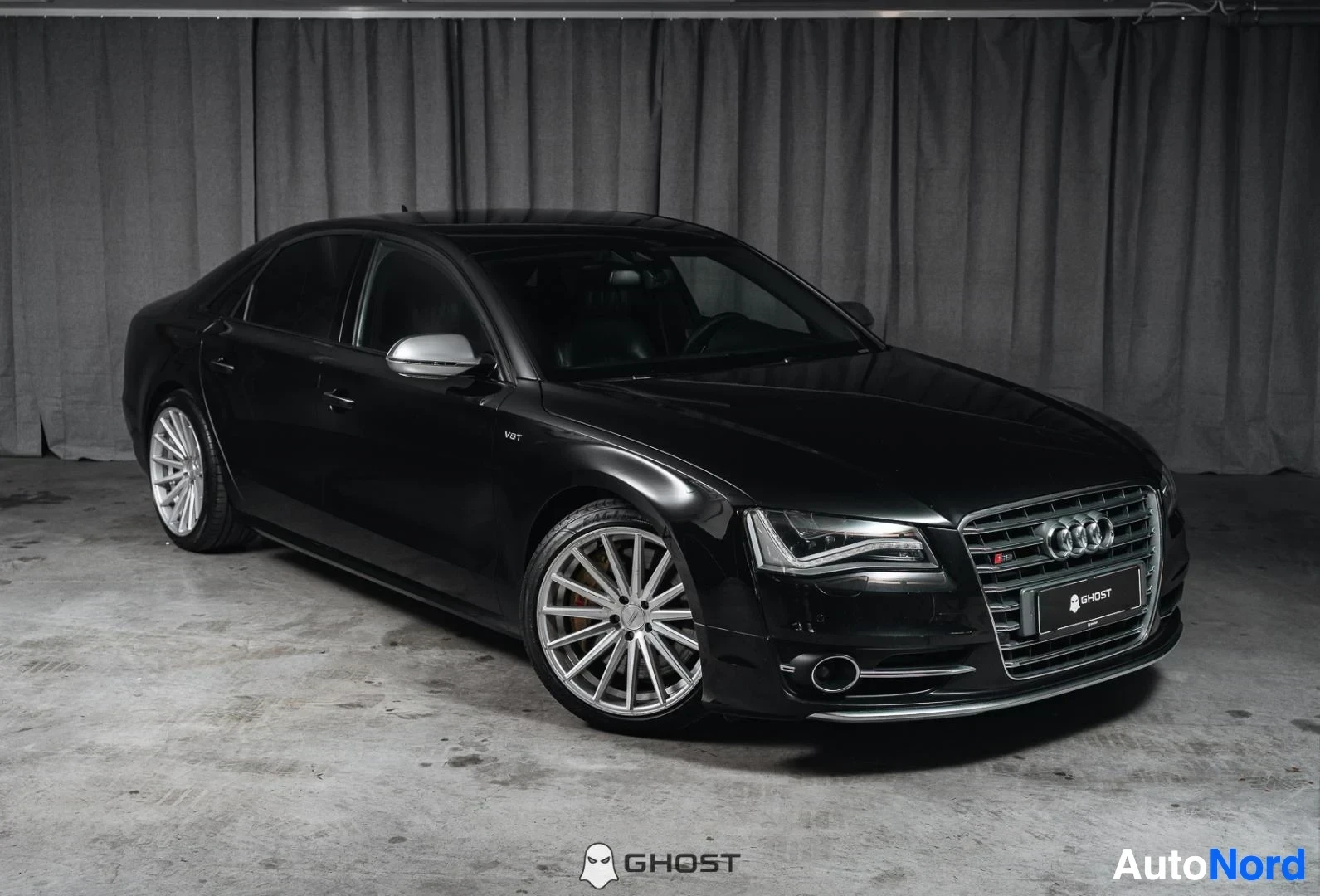 Black Audi S8 2013, front three-quarter, nose to the right, photo 2