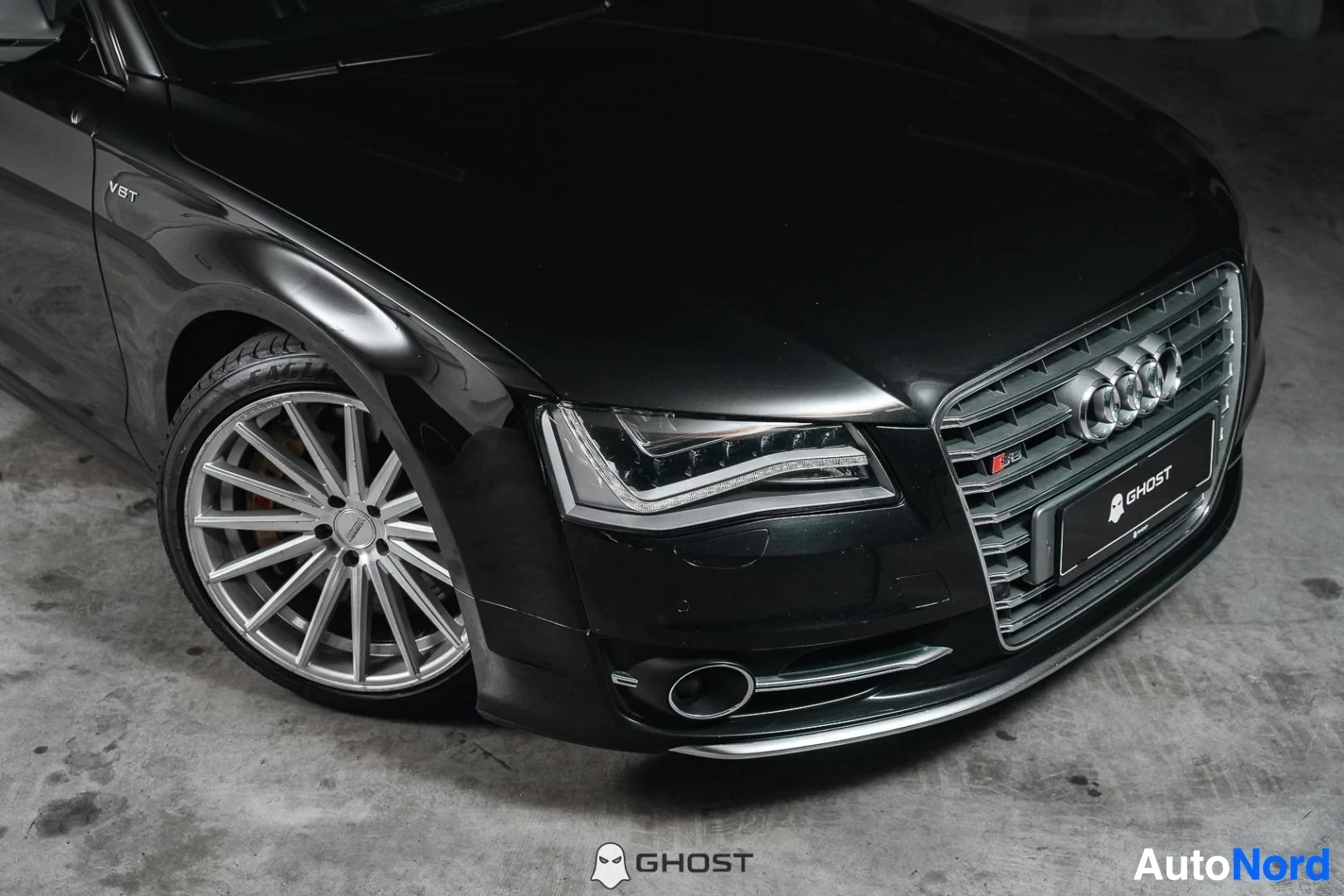 Black Audi S8 2013, front three-quarter, nose to the right, photo 3