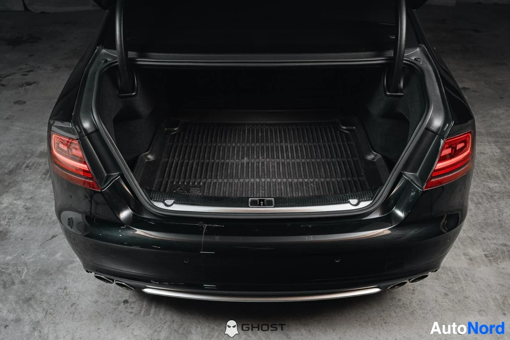 Black Audi S8 2013, boot, photo 14