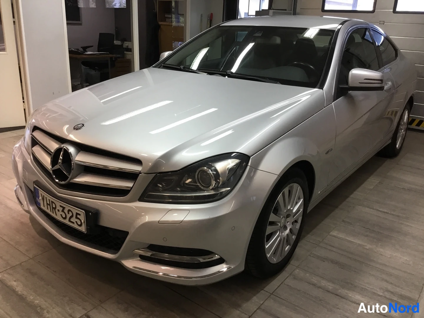 Mercedes-Benz C 180 BE Coupé A Premium Business 2011