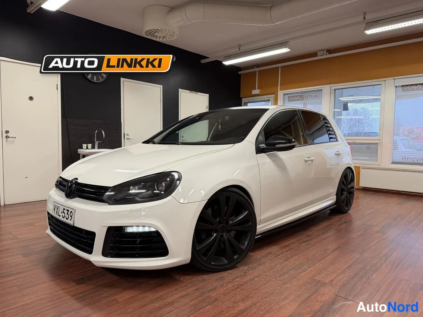 Volkswagen Golf R 2,0 4MOTION 270 hv 2010