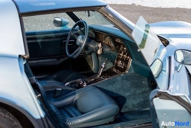 Sininen Chevrolet Corvette 1982, ohjaamo, kuva 14