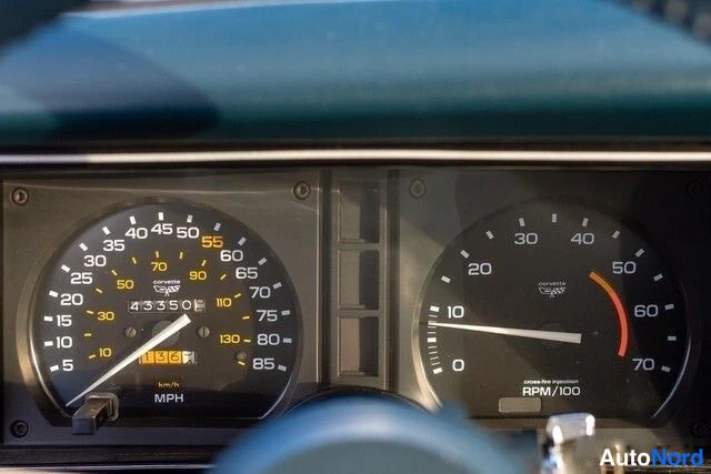 Sininen Chevrolet Corvette 1982, yksityiskohta, kuva 16