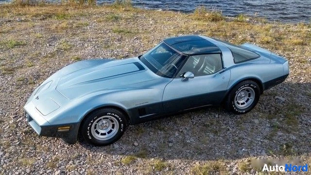 Sininen Chevrolet Corvette 1982, etuviisto, keula vasemmalle, kuva 3
