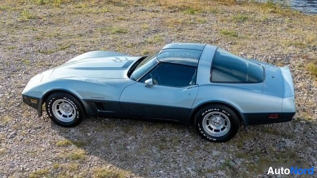 Sininen Chevrolet Corvette 1982, etuviisto, keula vasemmalle, kuva 4