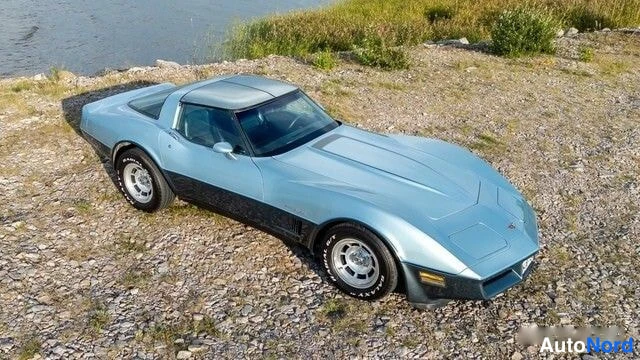 Sininen Chevrolet Corvette 1982, etuviisto, keula oikealle, kuva 5
