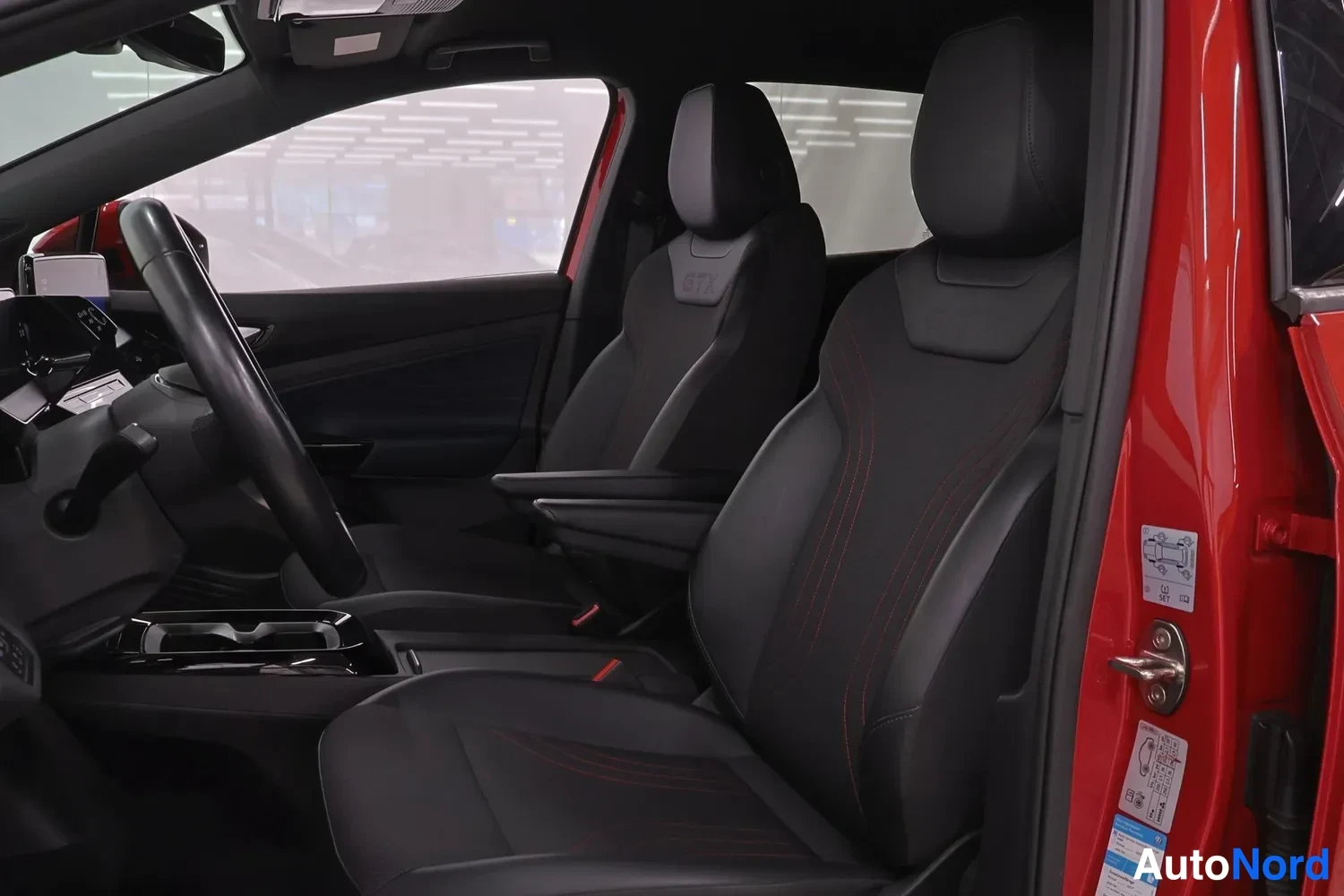 Punainen Volkswagen ID.4 GTX 2022, kuva 28