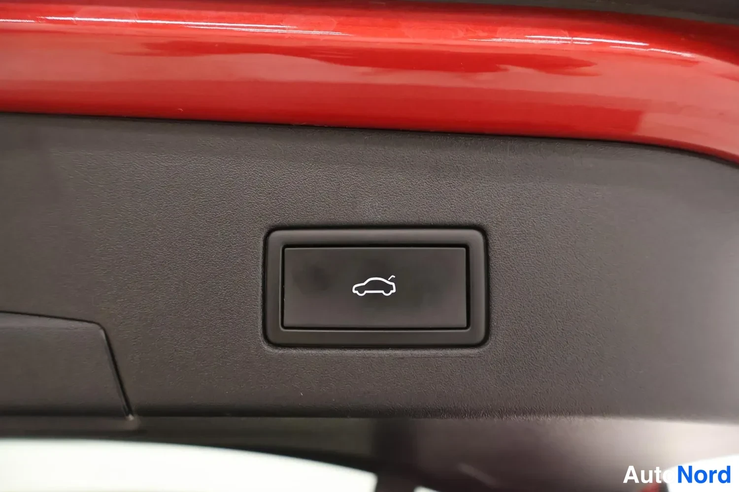 Punainen Volkswagen ID.4 GTX 2022, yksityiskohta, kuva 11