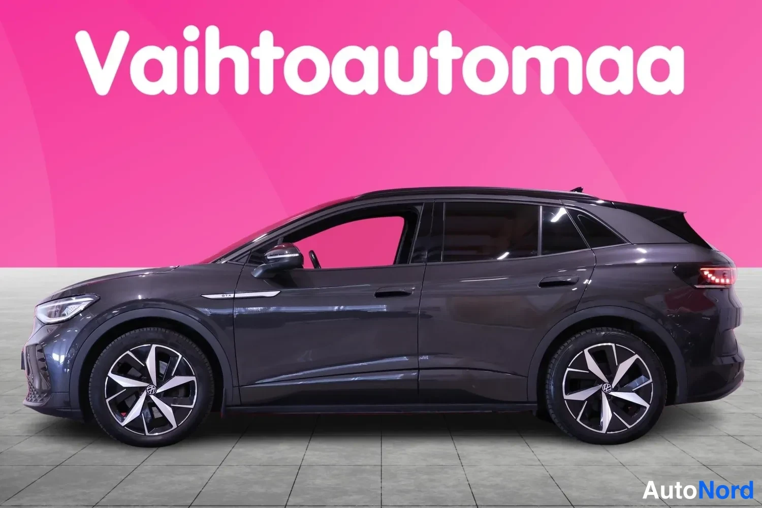 Harmaa Volkswagen ID.4 GTX 2022, etuviisto, keula vasemmalle, kuva 2