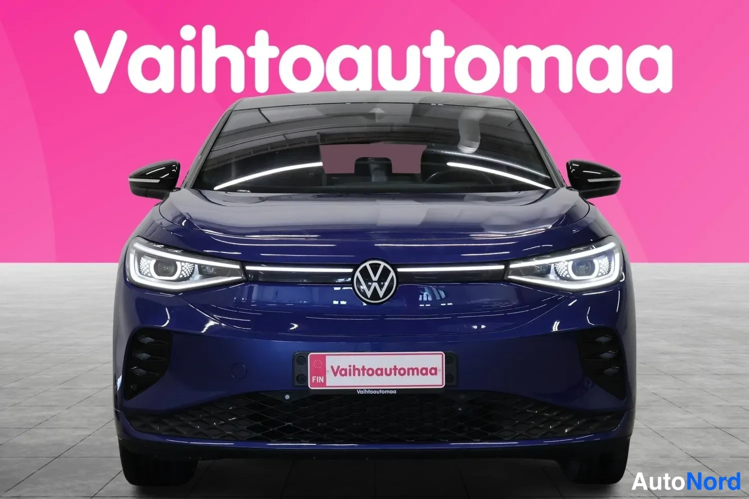 Sininen Volkswagen ID.5 2023, edestä, kuva 4