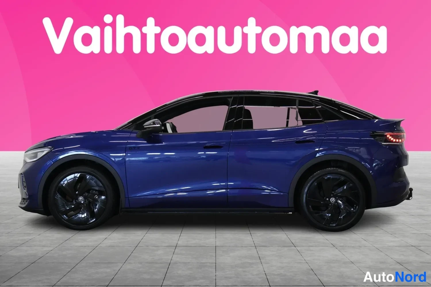 Sininen Volkswagen ID.5 2023, etuviisto, keula vasemmalle, kuva 2