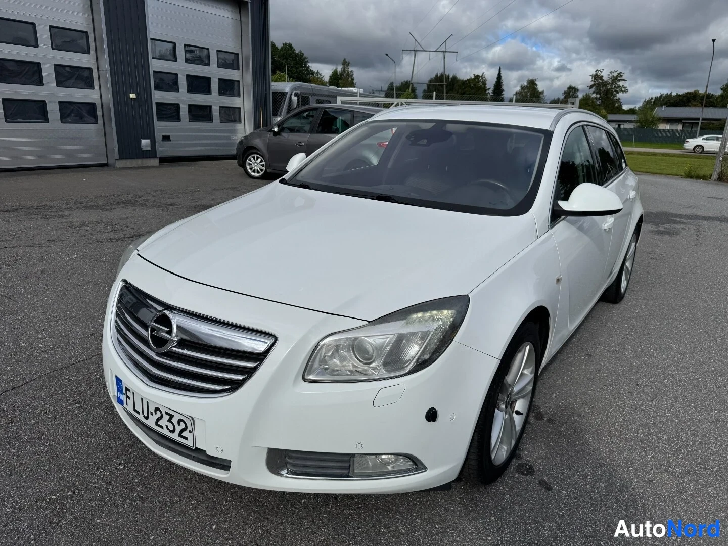 Opel Insignia 2.0 CDTi Automatic 4x4 Sports Tourer 2011