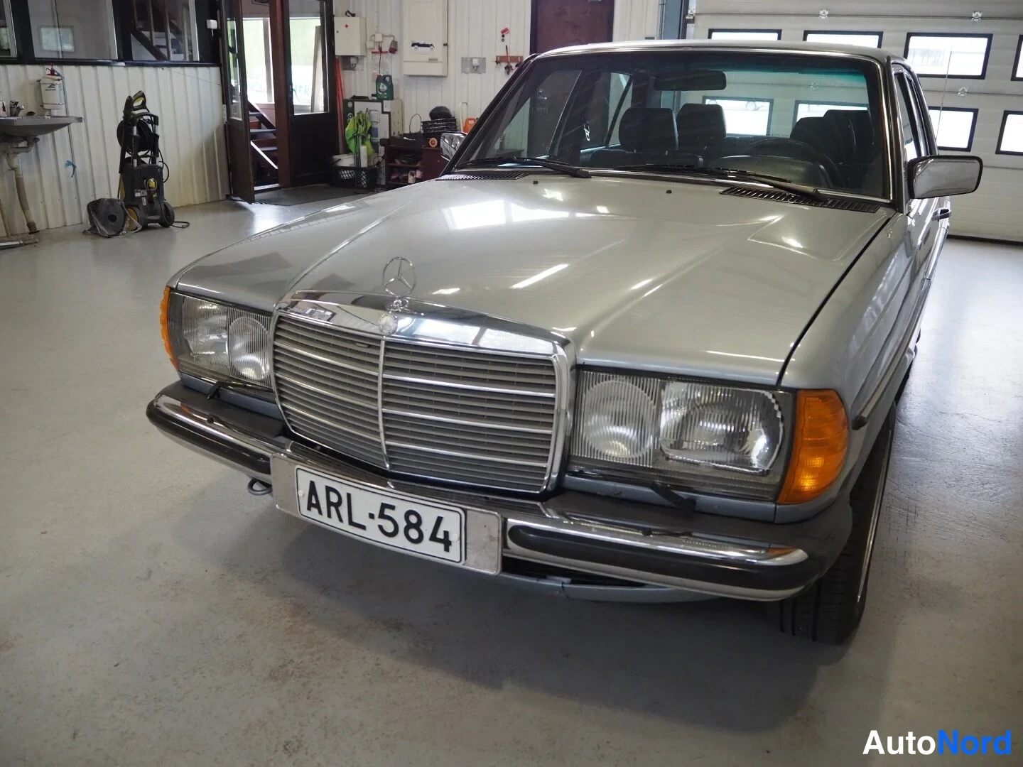 Mercedes-Benz E 250 1982
