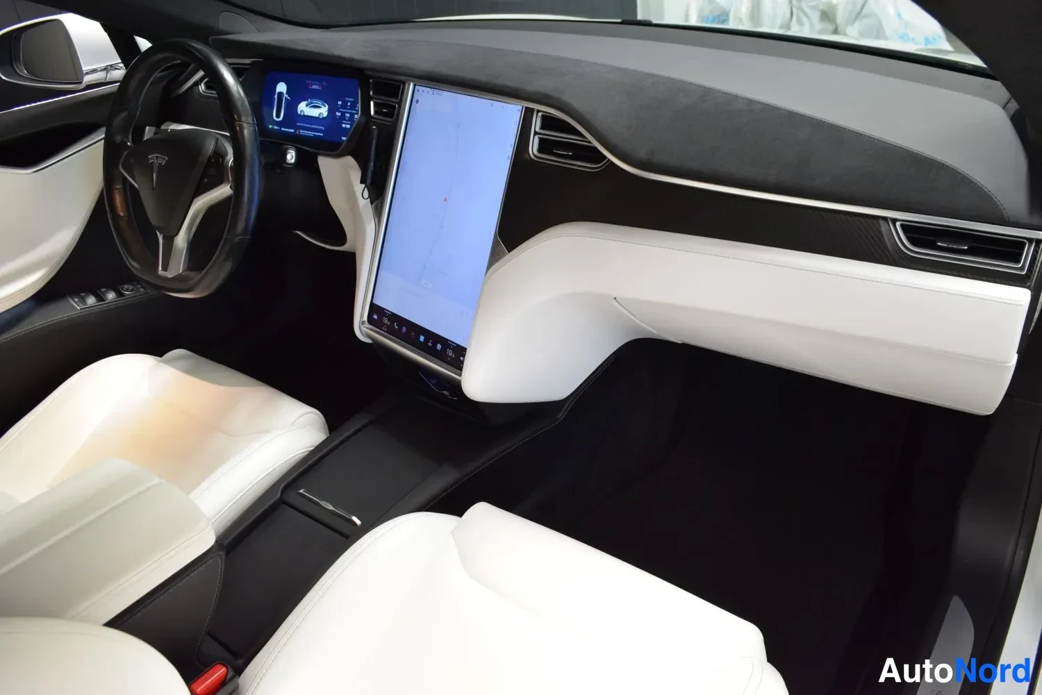 Valkoinen Tesla Model S 2017, kuva 15
