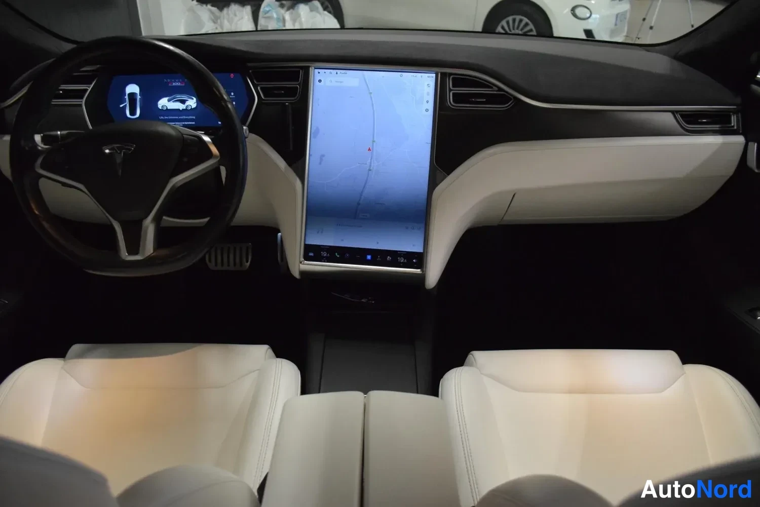 Valkoinen Tesla Model S 2017, kuva 18