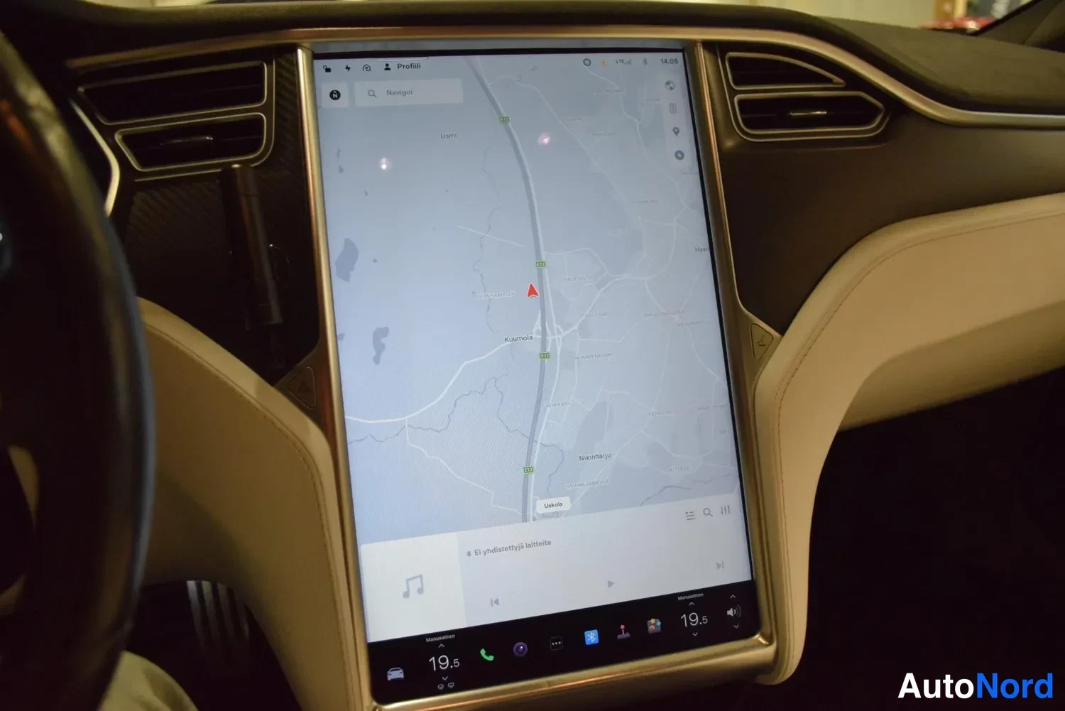 Valkoinen Tesla Model S 2017, kuva 9