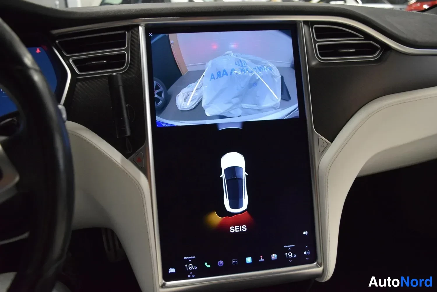 Valkoinen Tesla Model S 2017, kuva 10
