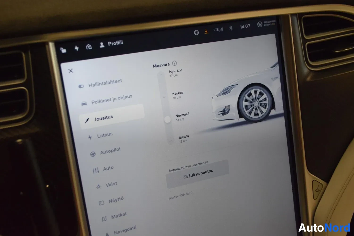 Valkoinen Tesla Model S 2017, kuva 19
