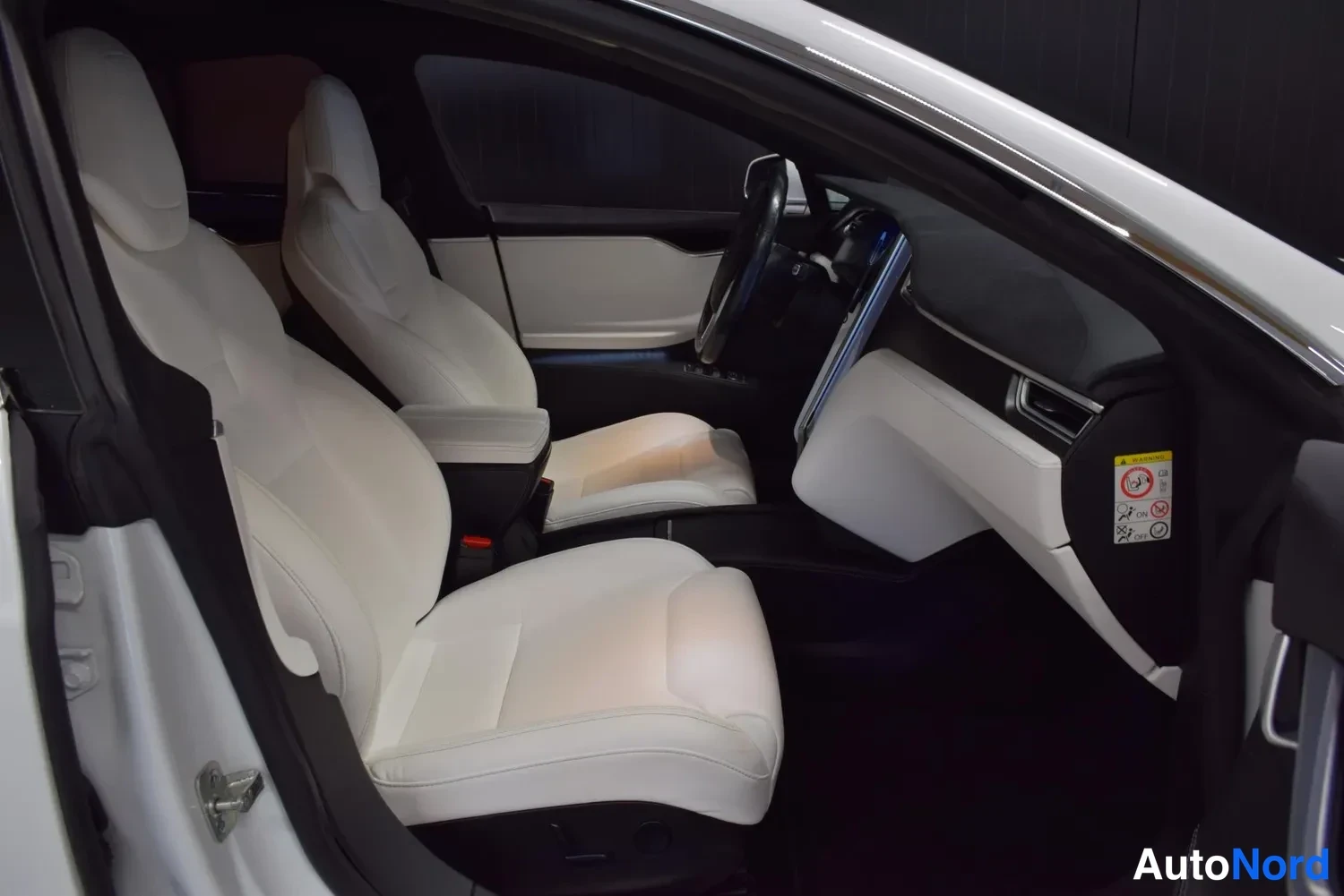 Valkoinen Tesla Model S 2017, kuva 14