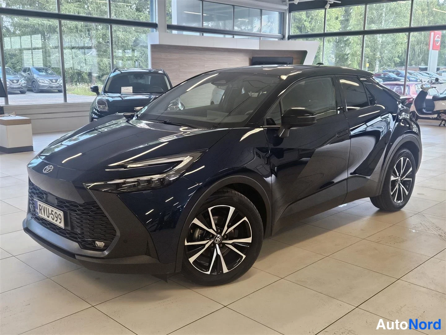Toyota C-HR 1,8 Hybrid Launch Edition 2024