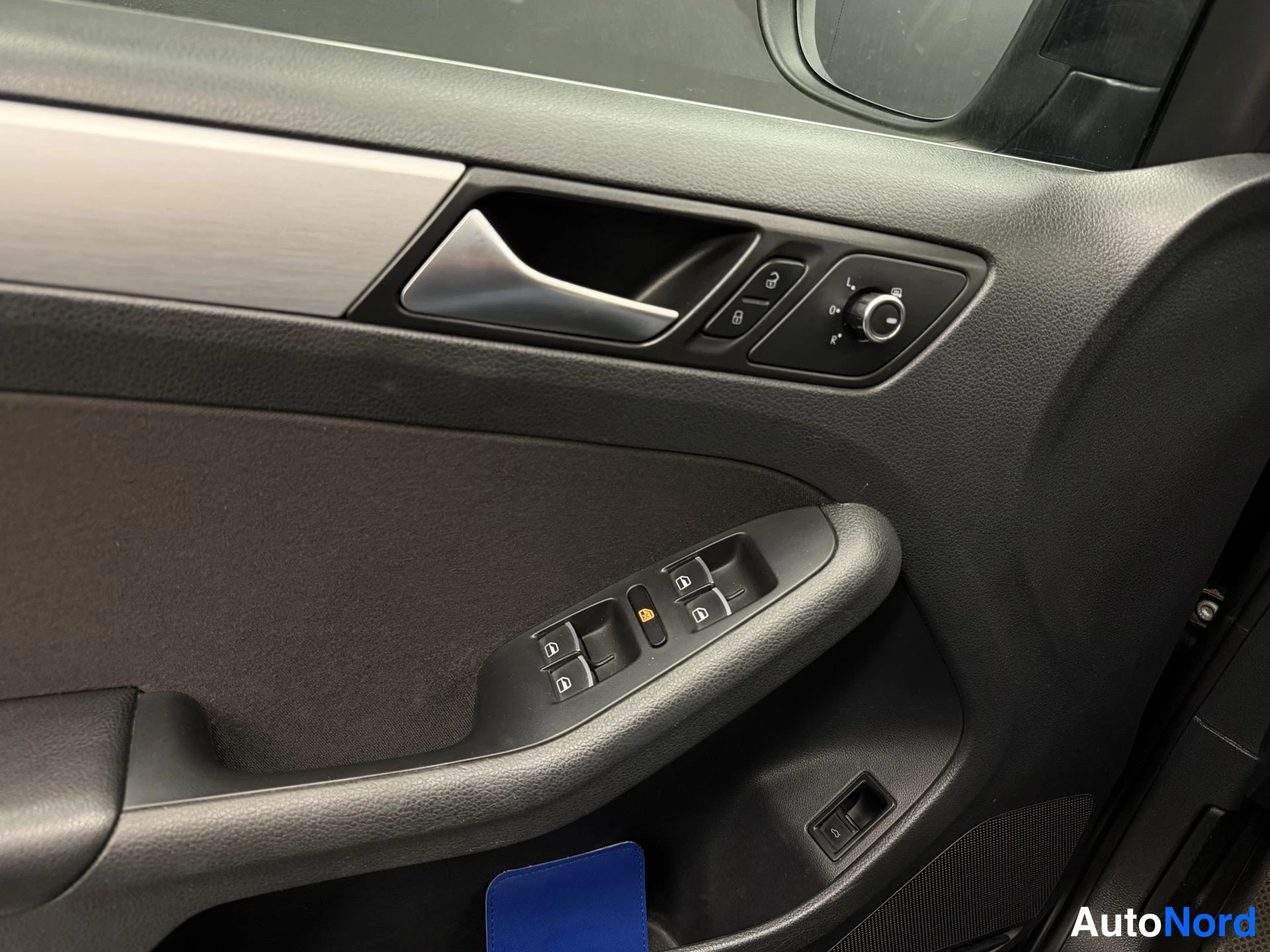 Musta Volkswagen Jetta 2013, yksityiskohta, kuva 17