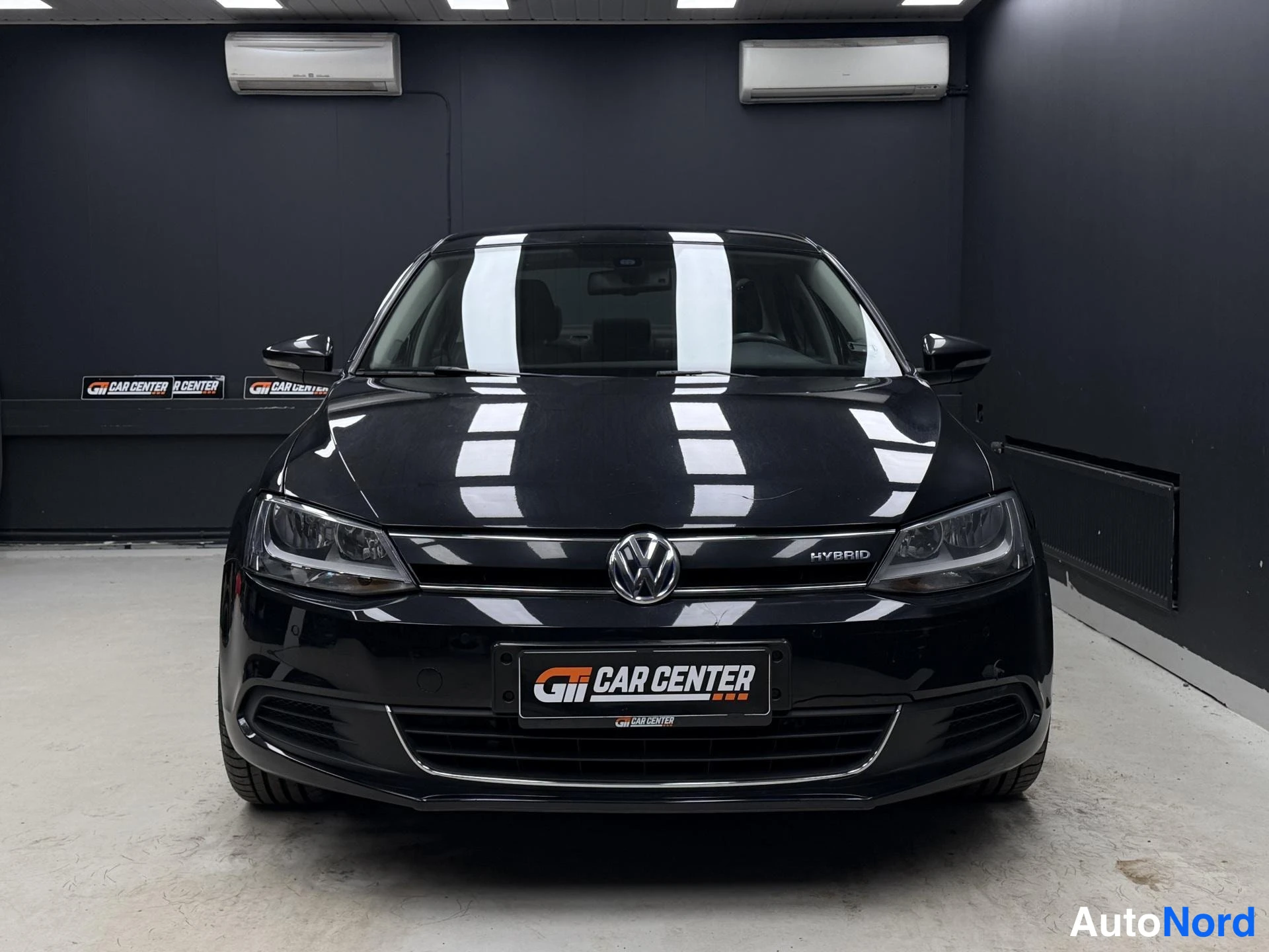 Musta Volkswagen Jetta 2013, edestä, kuva 3