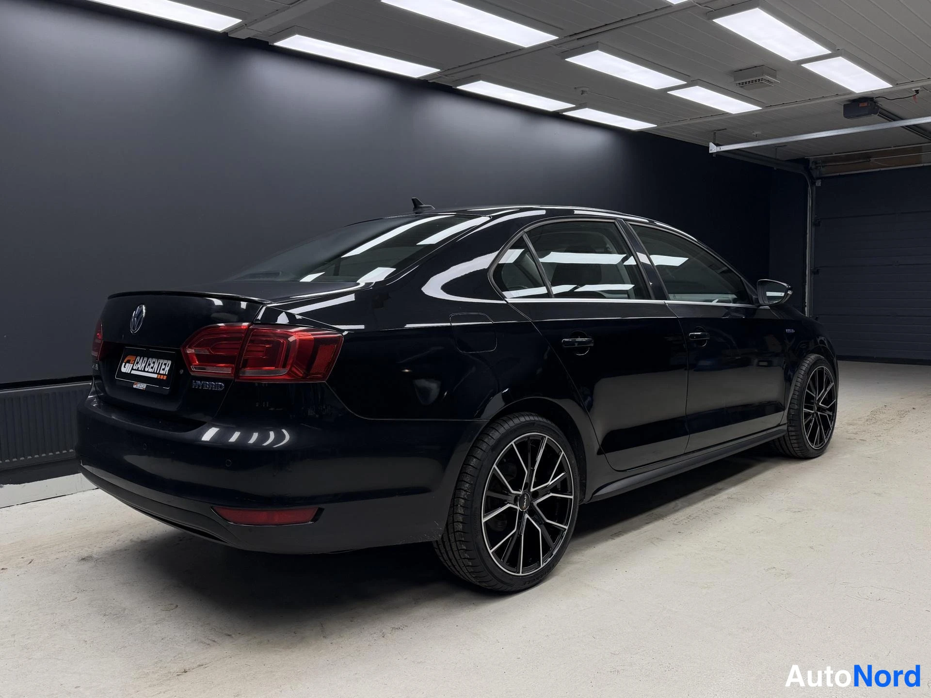 Musta Volkswagen Jetta 2013, takaviisto, kuva 5