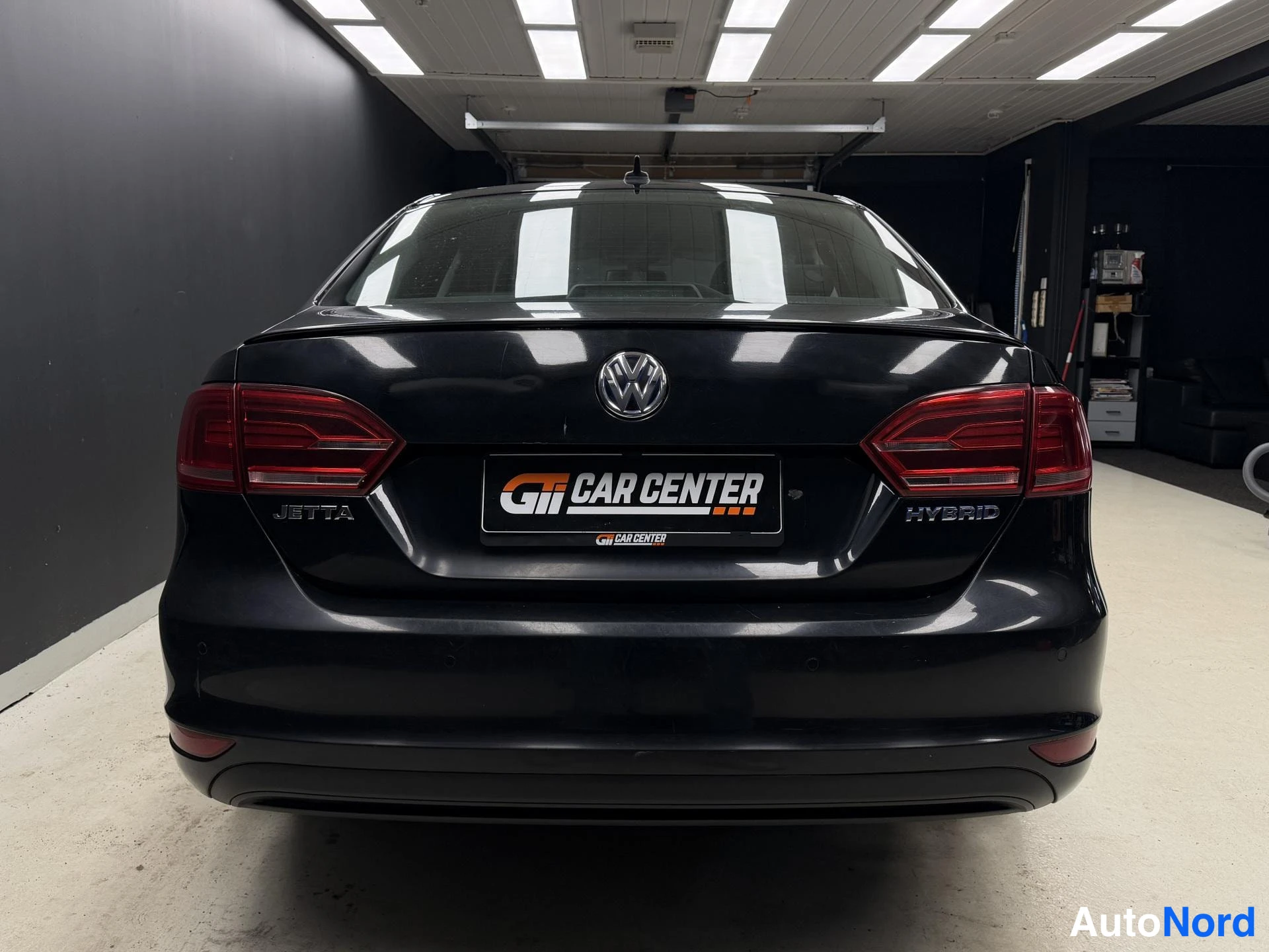 Musta Volkswagen Jetta 2013, takaa, kuva 6