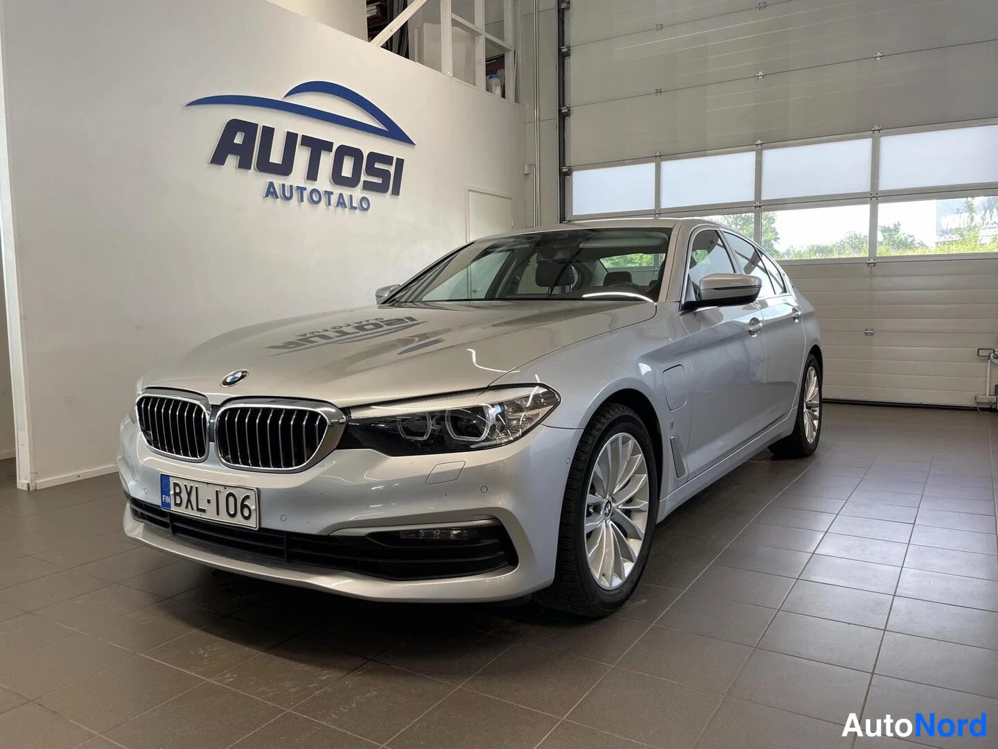 BMW 530e Charged Edition 2019