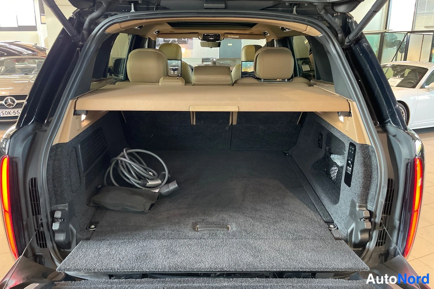 Land Rover Range Rover 2023, tavaratila, kuva 13