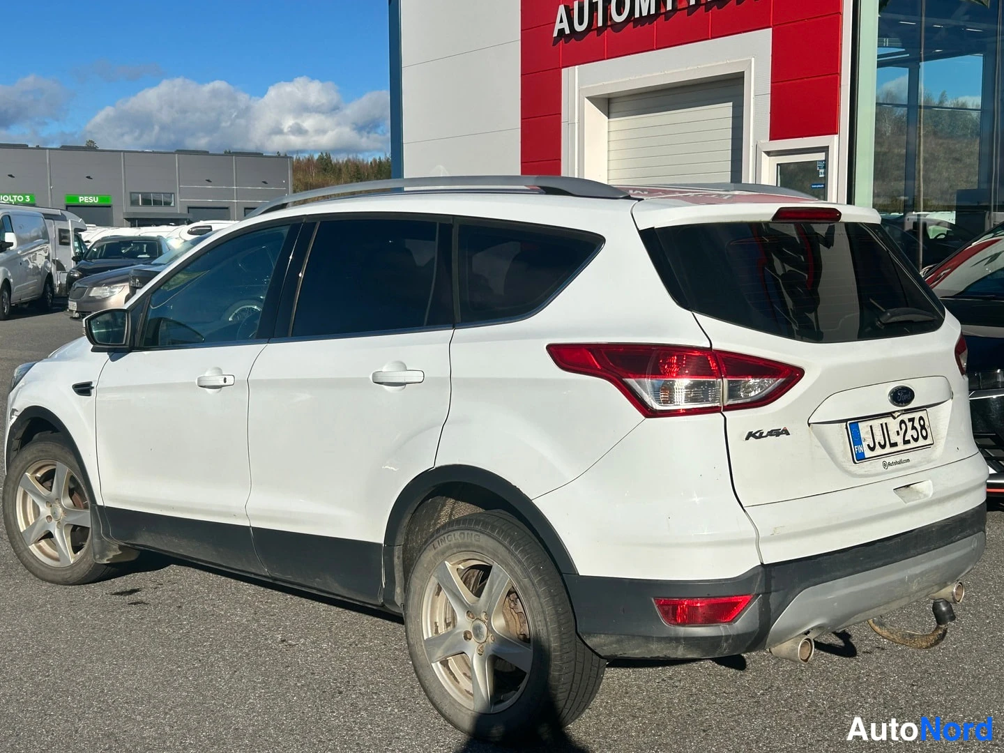 Valkoinen Ford Kuga 2014, takaviisto, kuva 4
