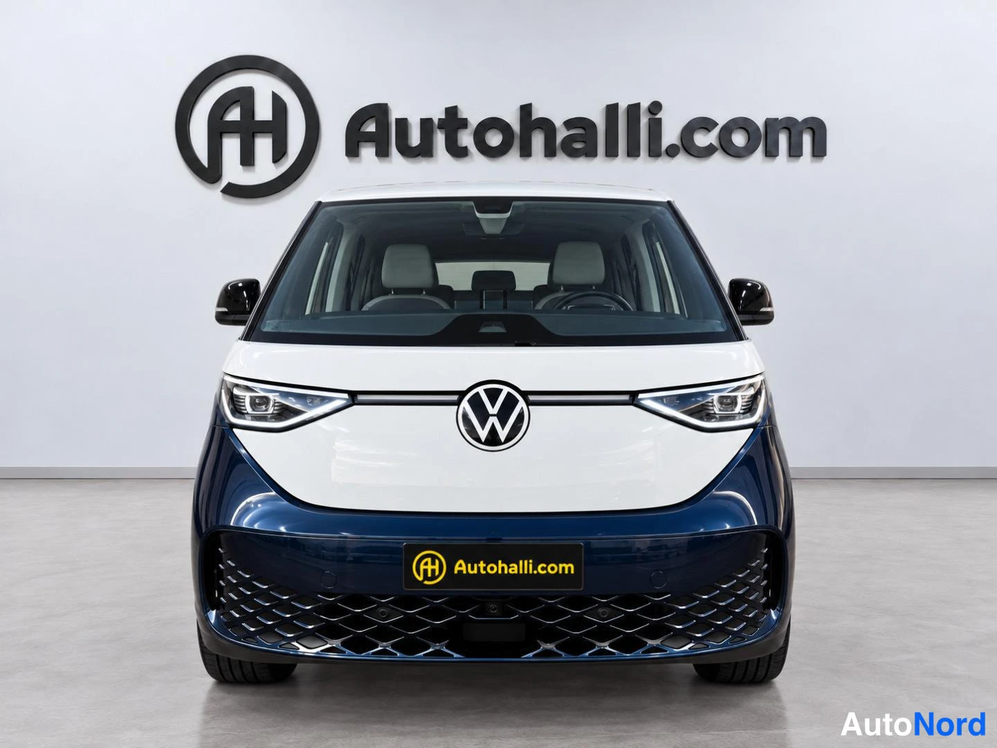 Sininen Volkswagen ID. Buzz 2023, edestä, kuva 2