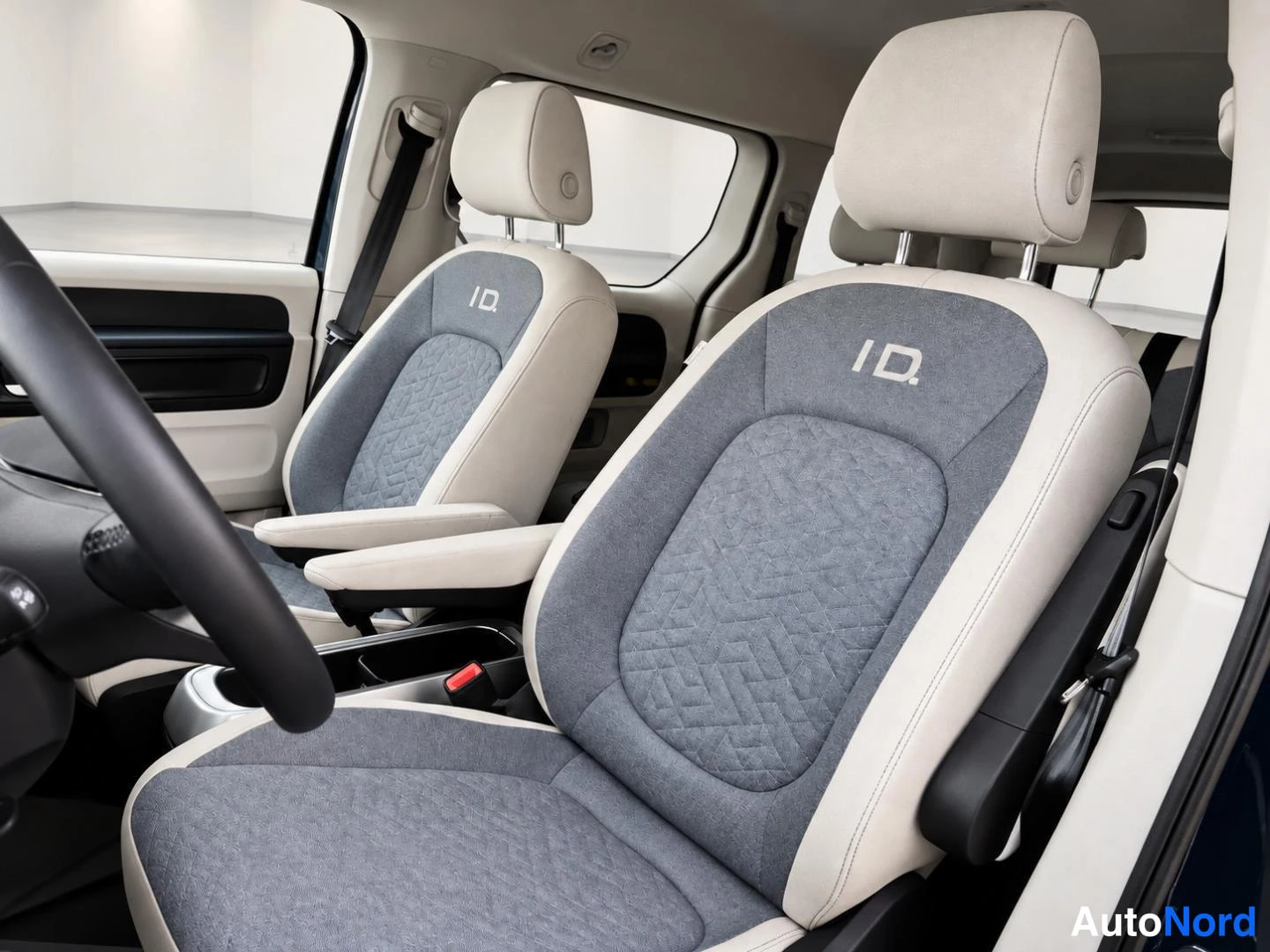 Sininen Volkswagen ID. Buzz 2023, etuistuimet, kuva 7