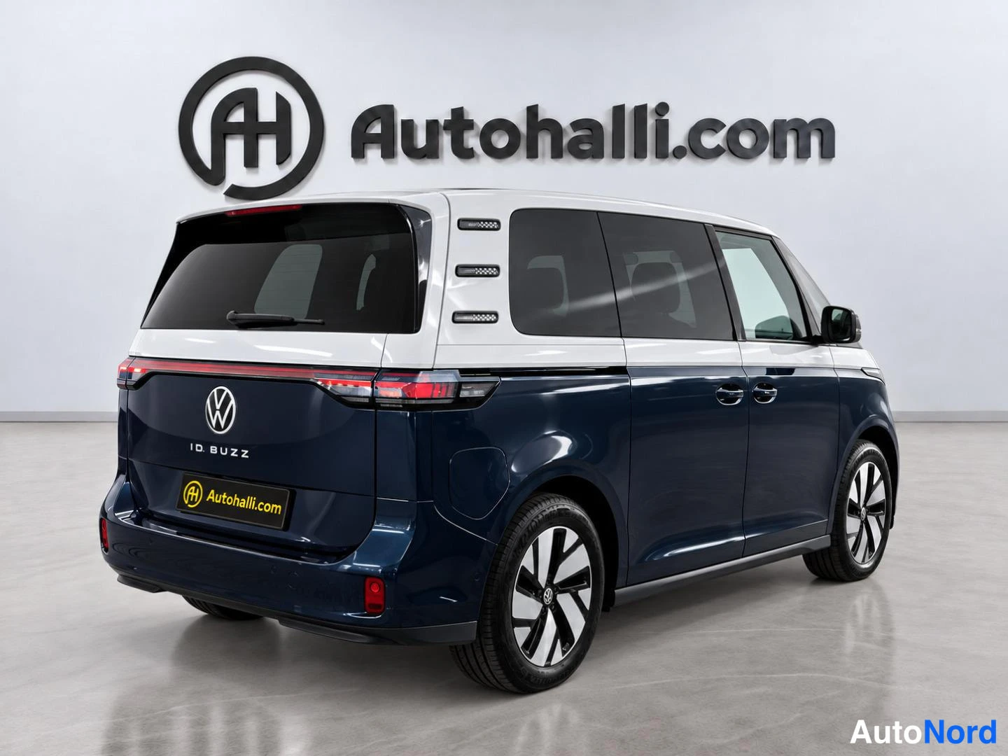 Sininen Volkswagen ID. Buzz 2023, takaviisto, kuva 5