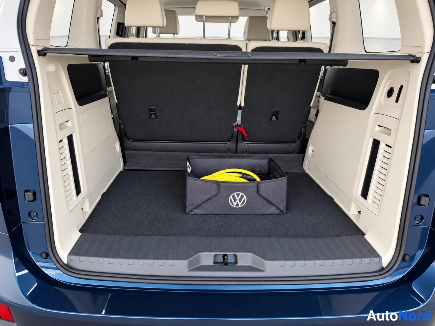 Sininen Volkswagen ID. Buzz 2023, tavaratila, kuva 10