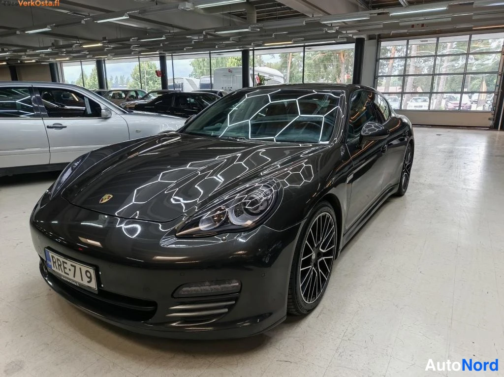 Porsche Panamera 4 2011