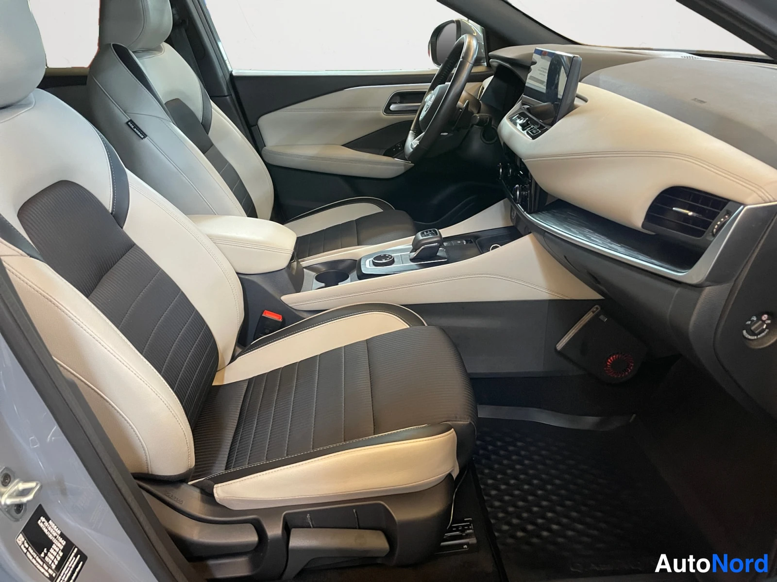 Harmaa Nissan Qashqai 2023, ohjaamo, kuva 11