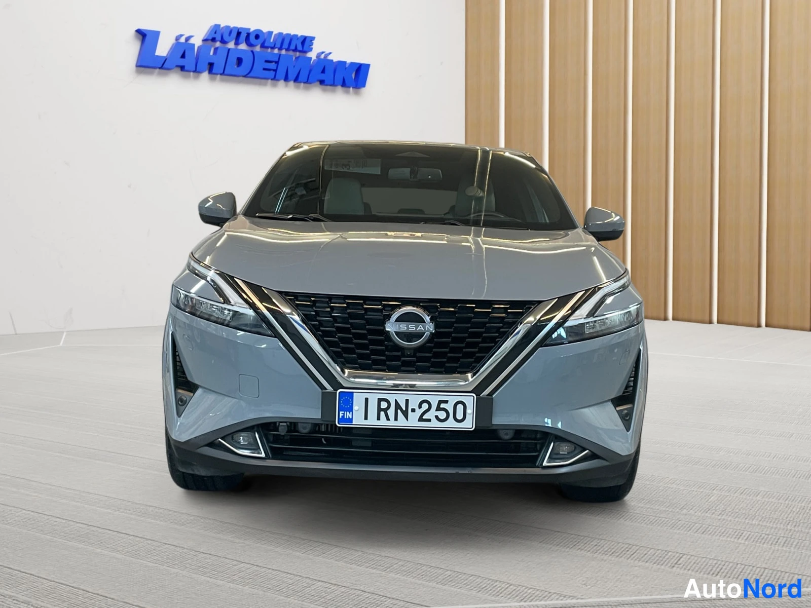Harmaa Nissan Qashqai 2023, edestä, kuva 4