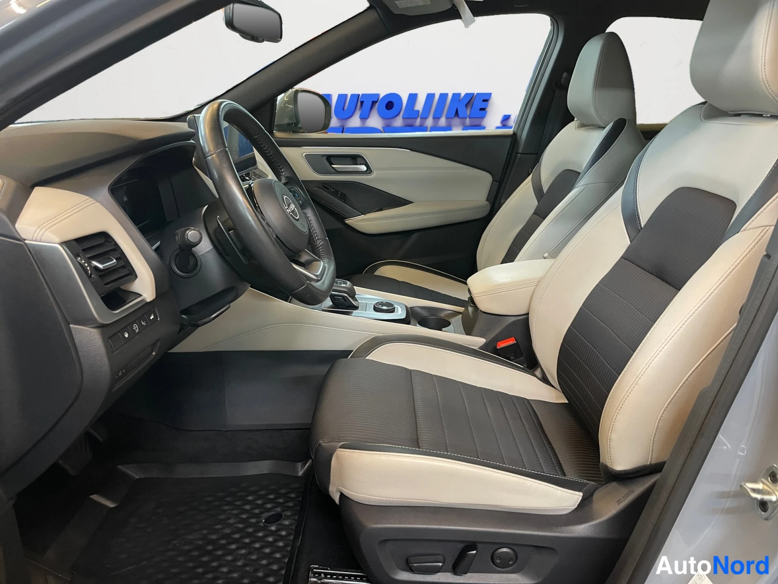 Harmaa Nissan Qashqai 2023, ohjaamo, kuva 9