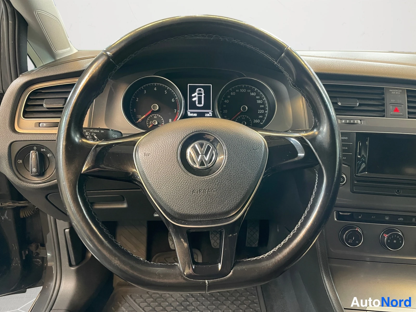 Grey Volkswagen Golf 2017, cockpit, photo 12