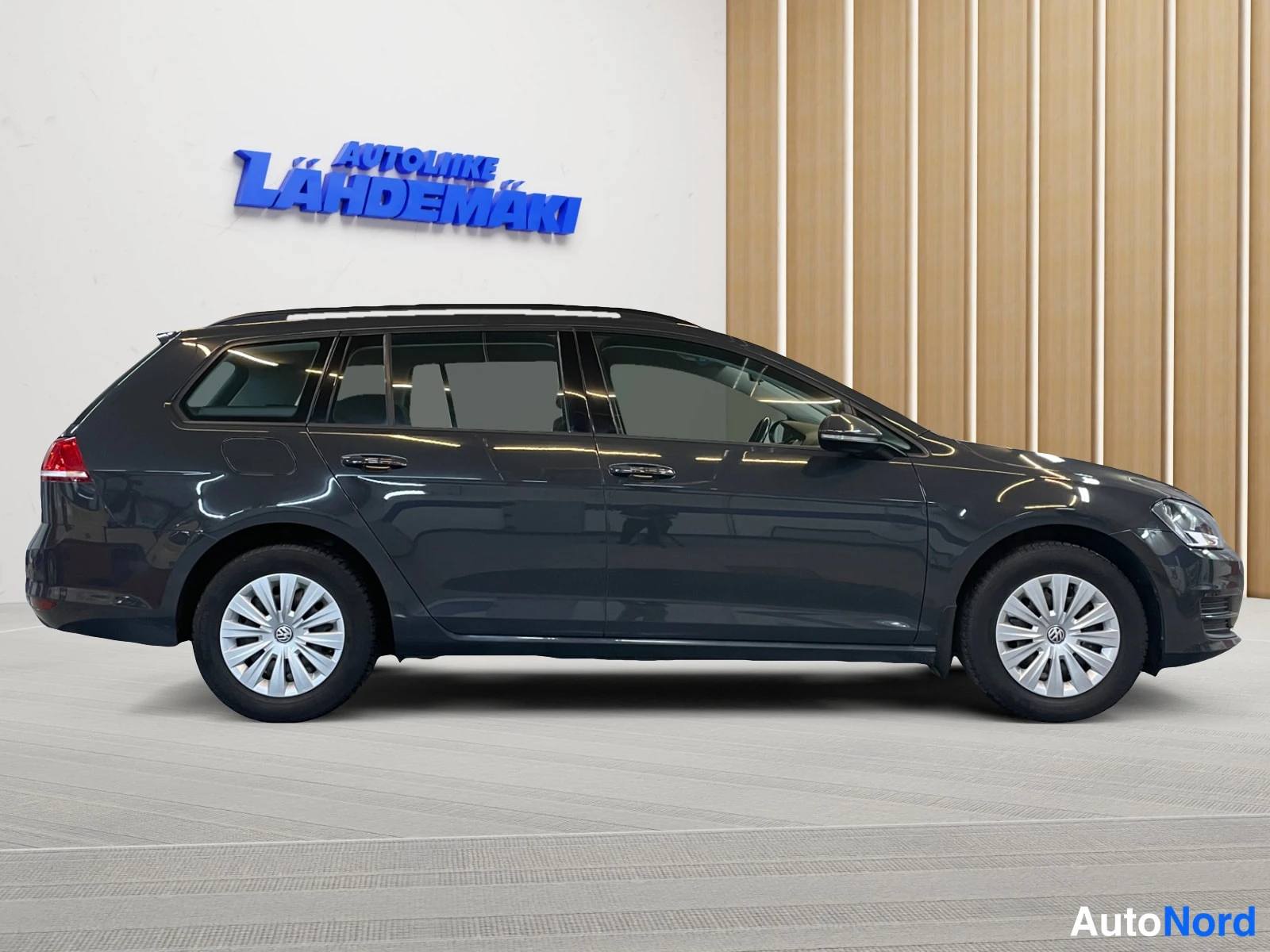 Grey Volkswagen Golf 2017, side, photo 5