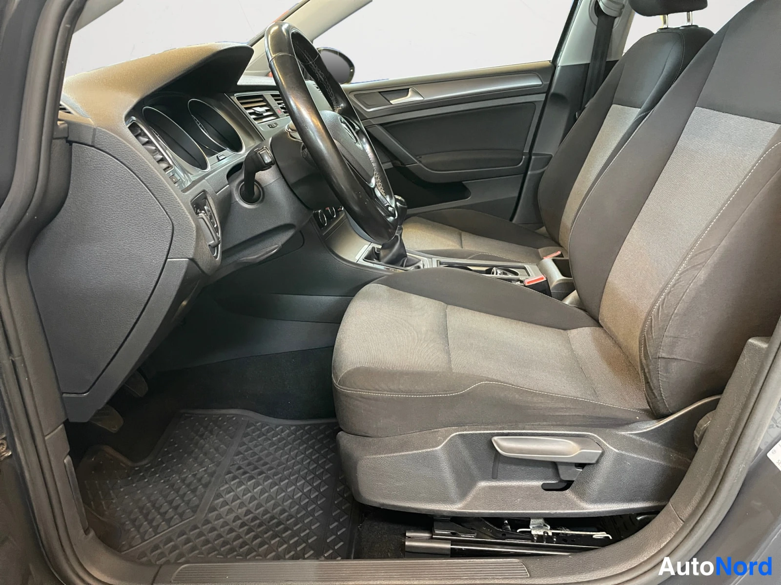 Grey Volkswagen Golf 2017, cockpit, photo 10