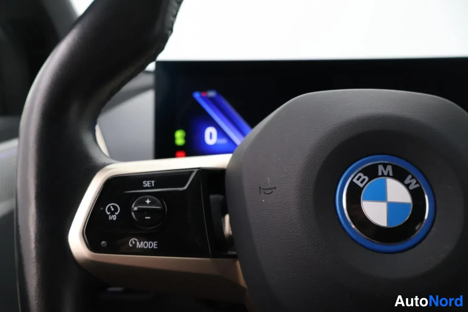 Musta BMW iX 2023, yksityiskohta, kuva 19