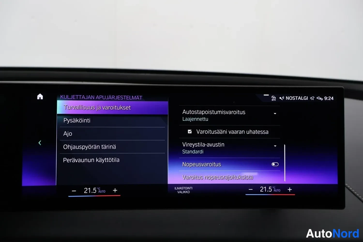 Musta BMW iX 2023, yksityiskohta, kuva 35
