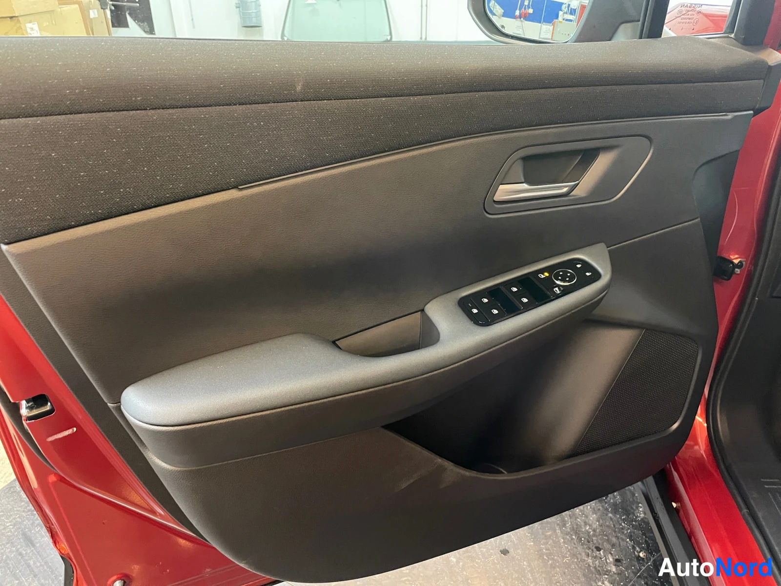 Punainen Nissan Leaf 2026, yksityiskohta, kuva 21