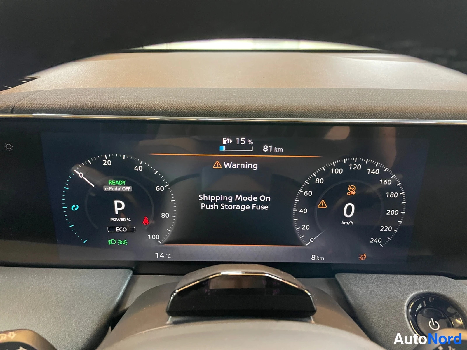Punainen Nissan Leaf 2026, yksityiskohta, kuva 23