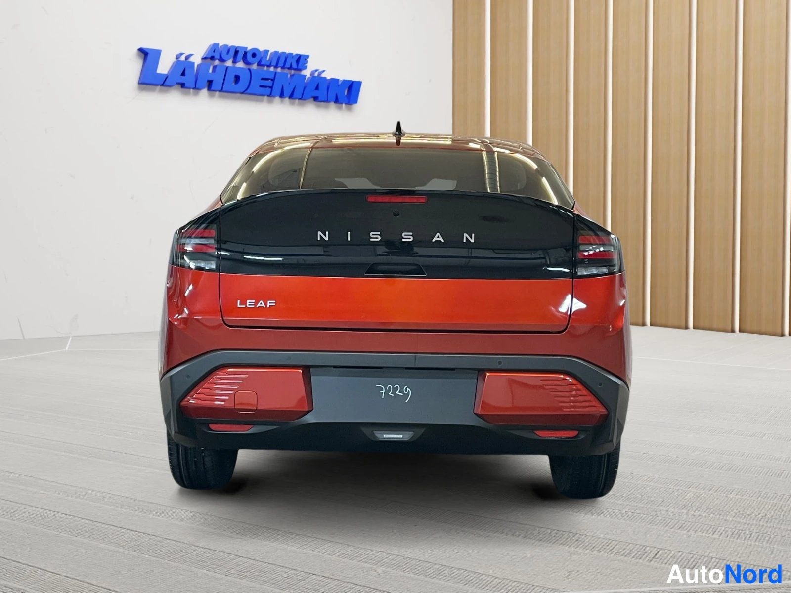 Punainen Nissan Leaf 2026, takaa, kuva 8