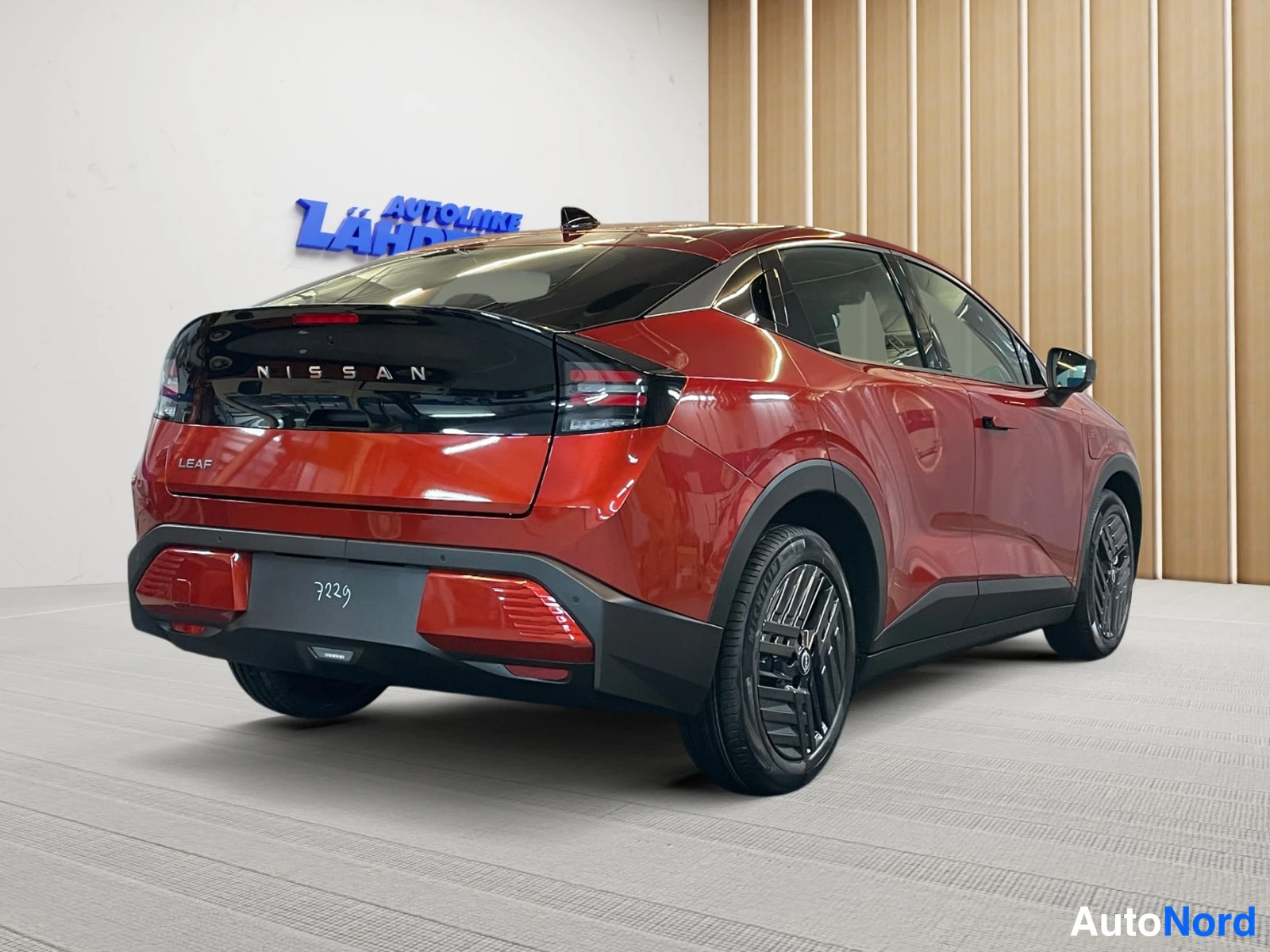 Punainen Nissan Leaf 2026, takaviisto, kuva 7