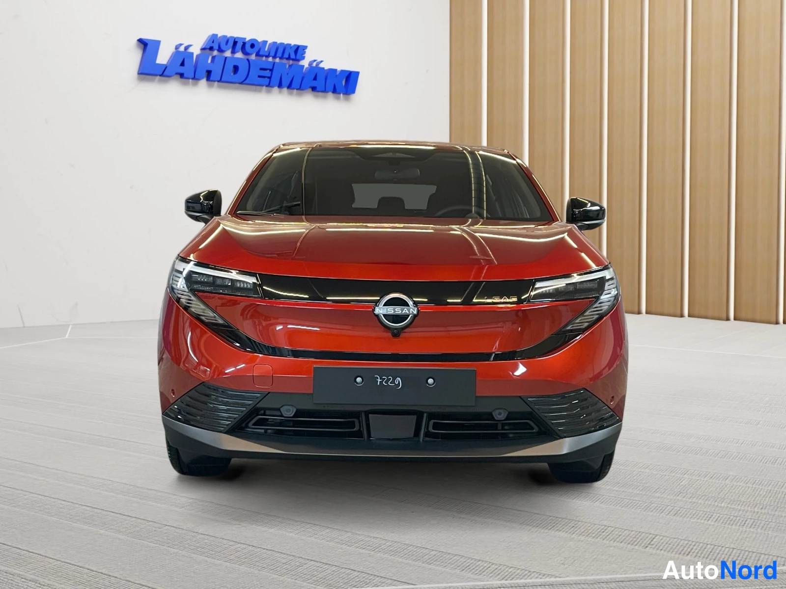 Punainen Nissan Leaf 2026, edestä, kuva 3