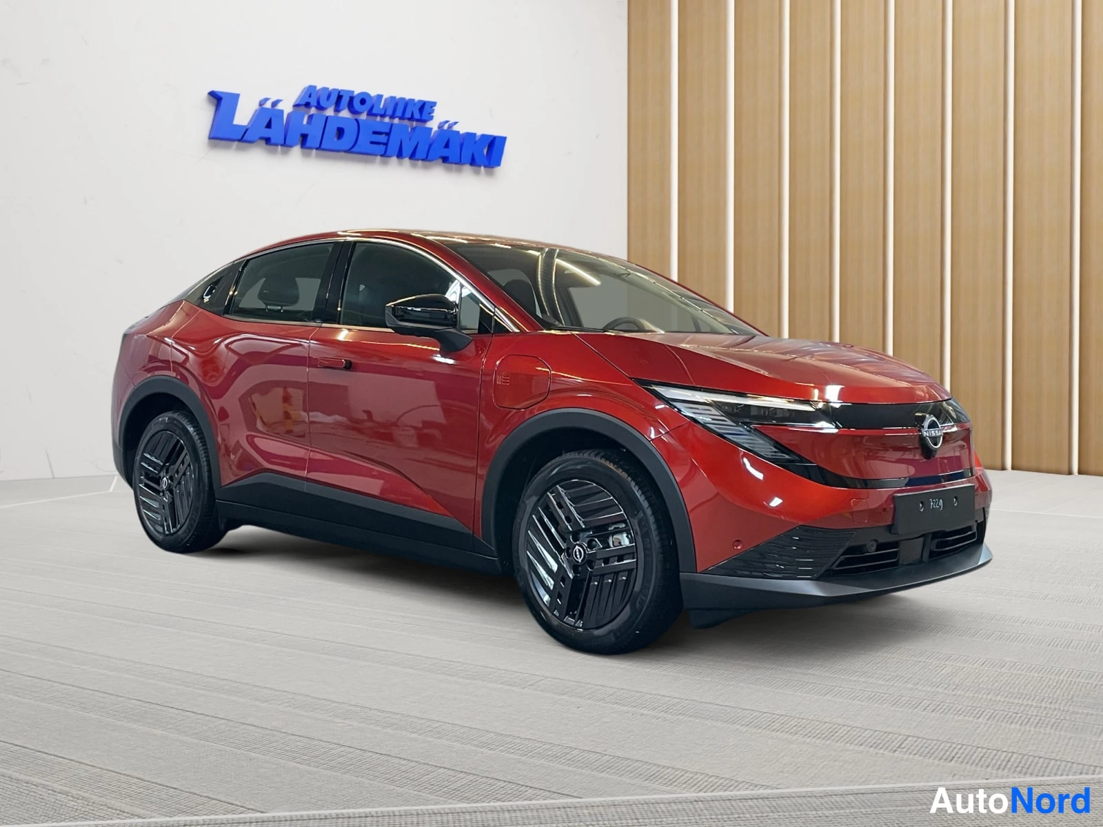 Punainen Nissan Leaf 2026, etuviisto, keula oikealle, kuva 2